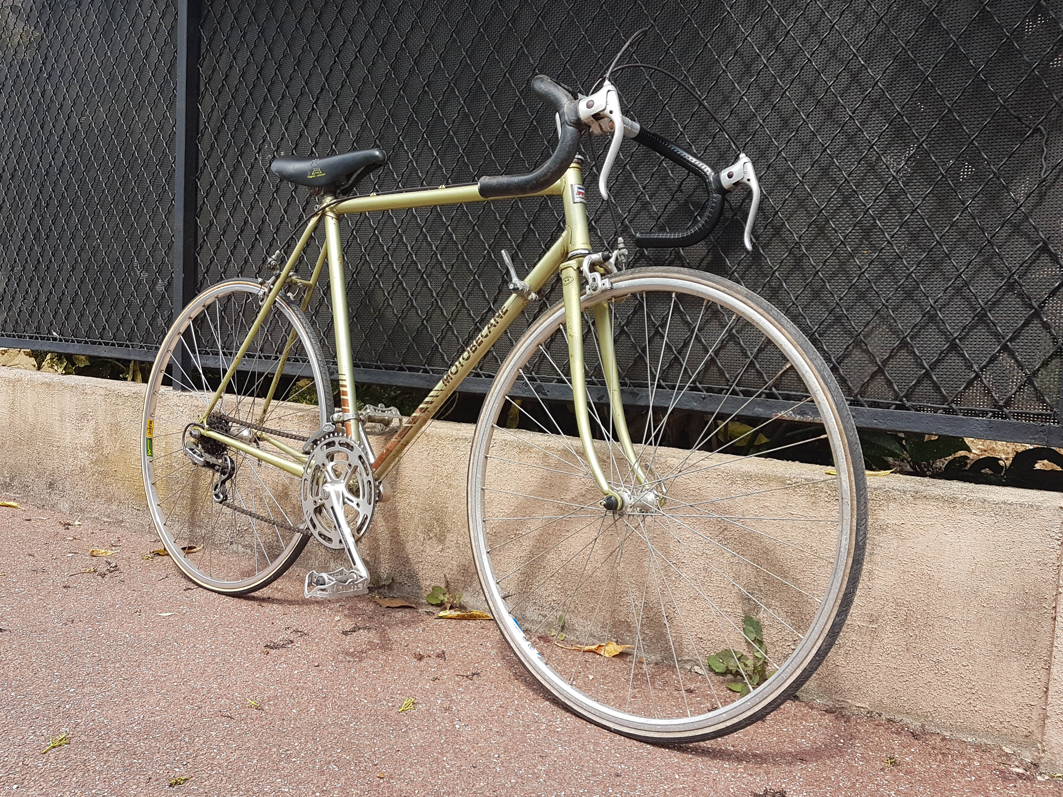 Vélo de course vintage Motobecane vert