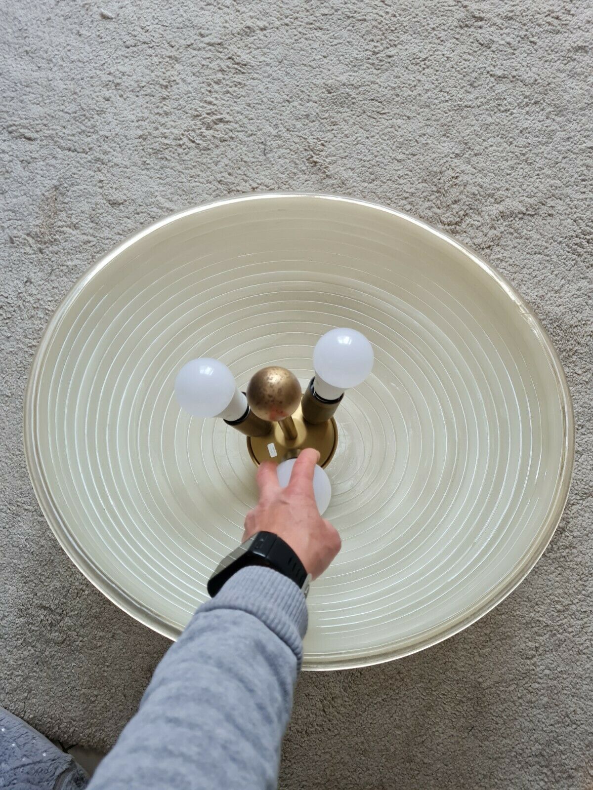Vintage suspension with variable height in molded plastic in light sand color