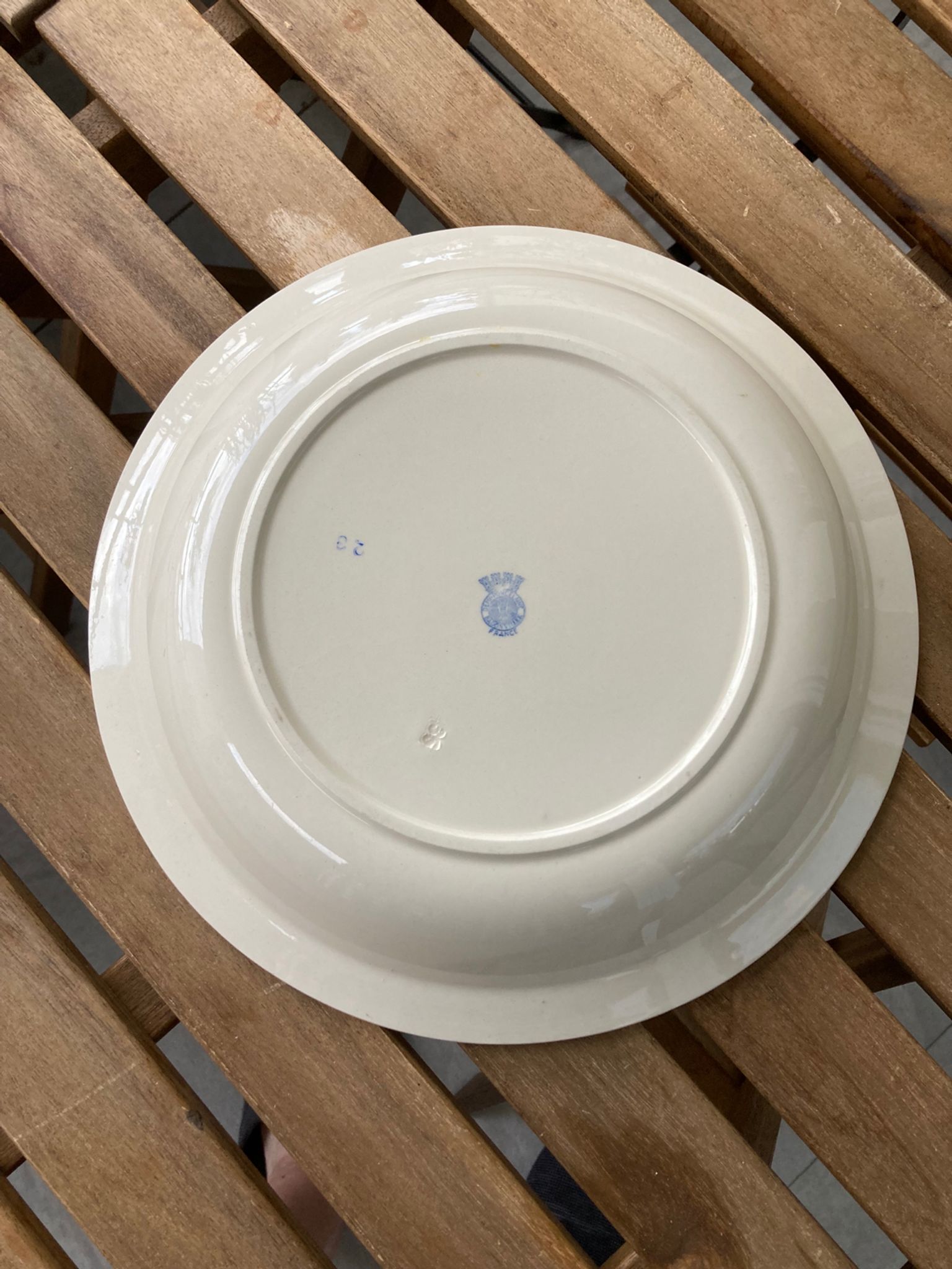 Antique Badonvillier round dish, red and blue intersecting lines