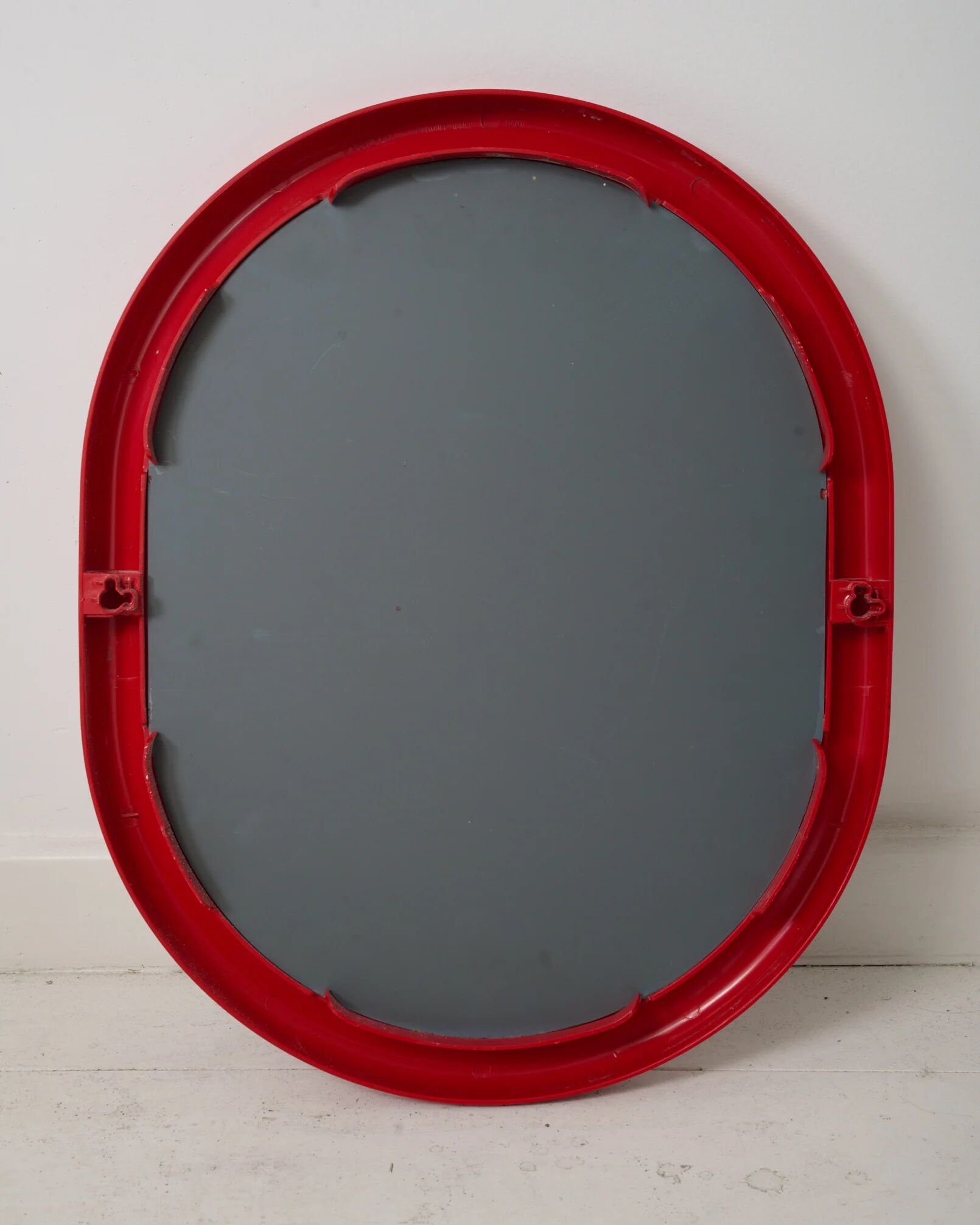 Miroir ovale rouge, 1970-1980