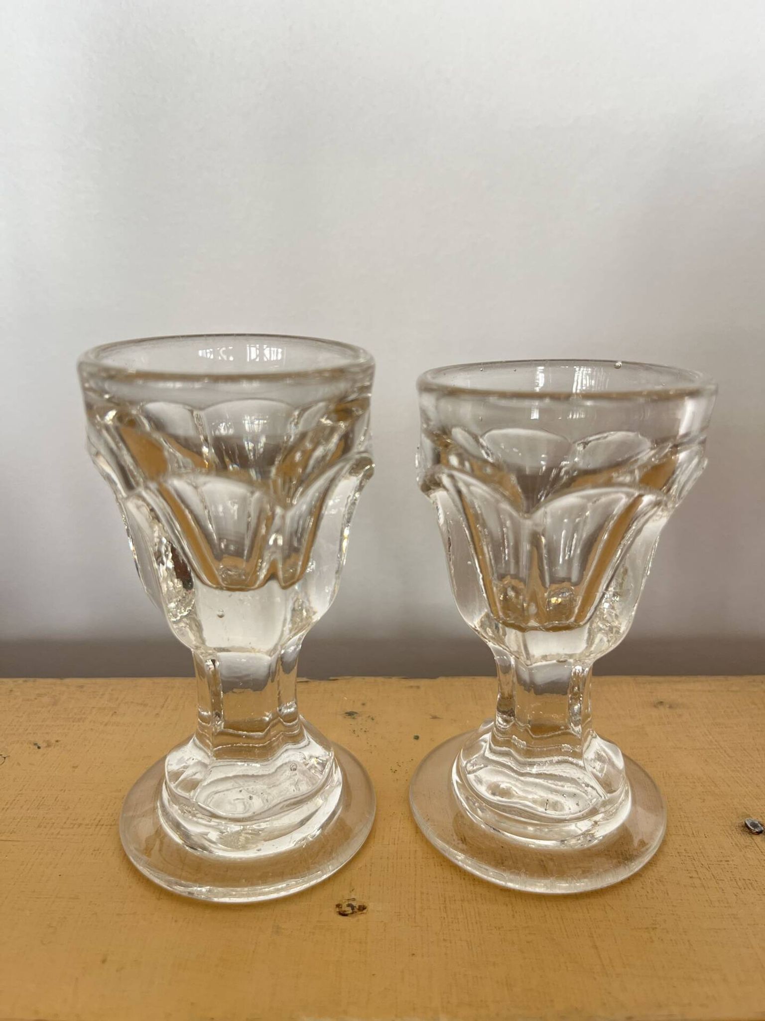 Paire de verres à liqueur dit « trompe couillon », 1900