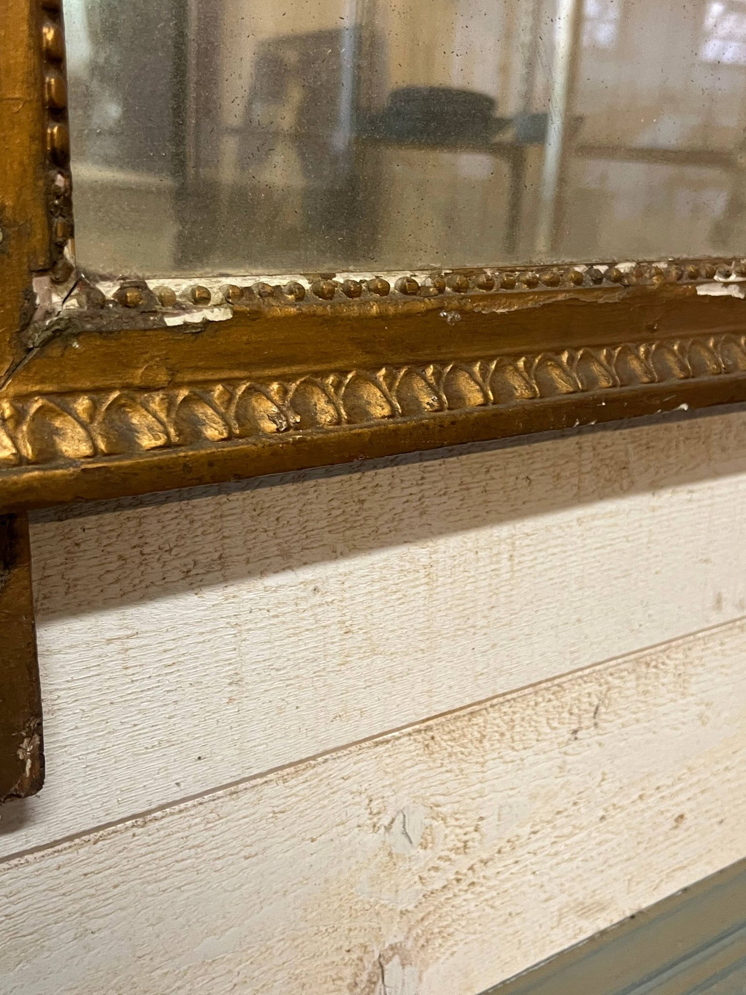 Miroir néoclassique en bois doré