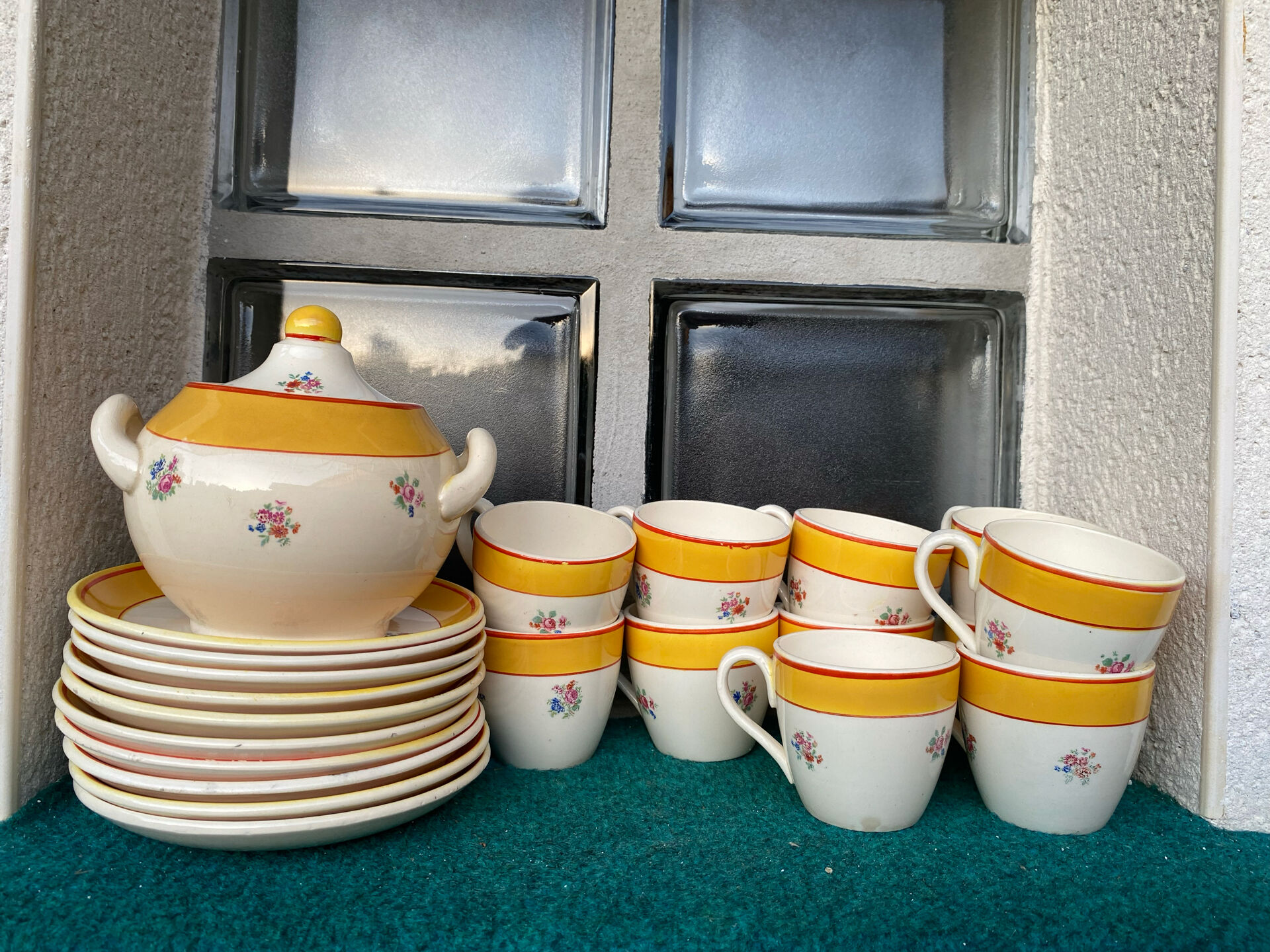 Vintage coffee service Sarreguemines (22 pieces)
