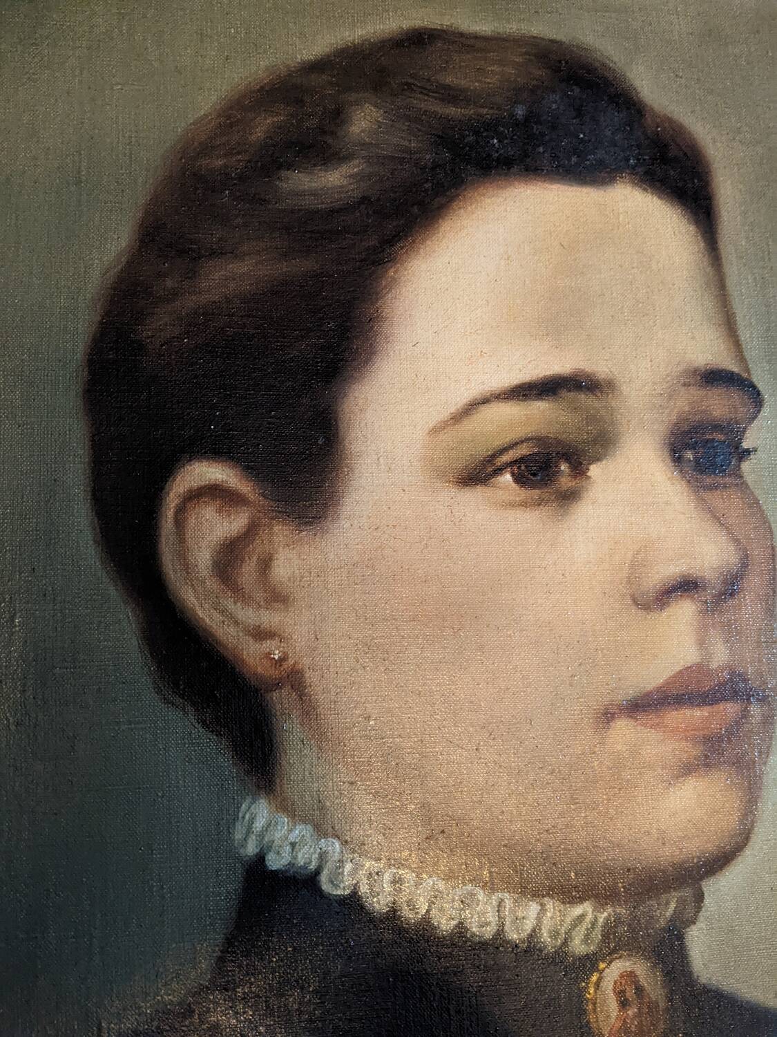 Oil on canvas portrait in an antique gilded wooden frame.