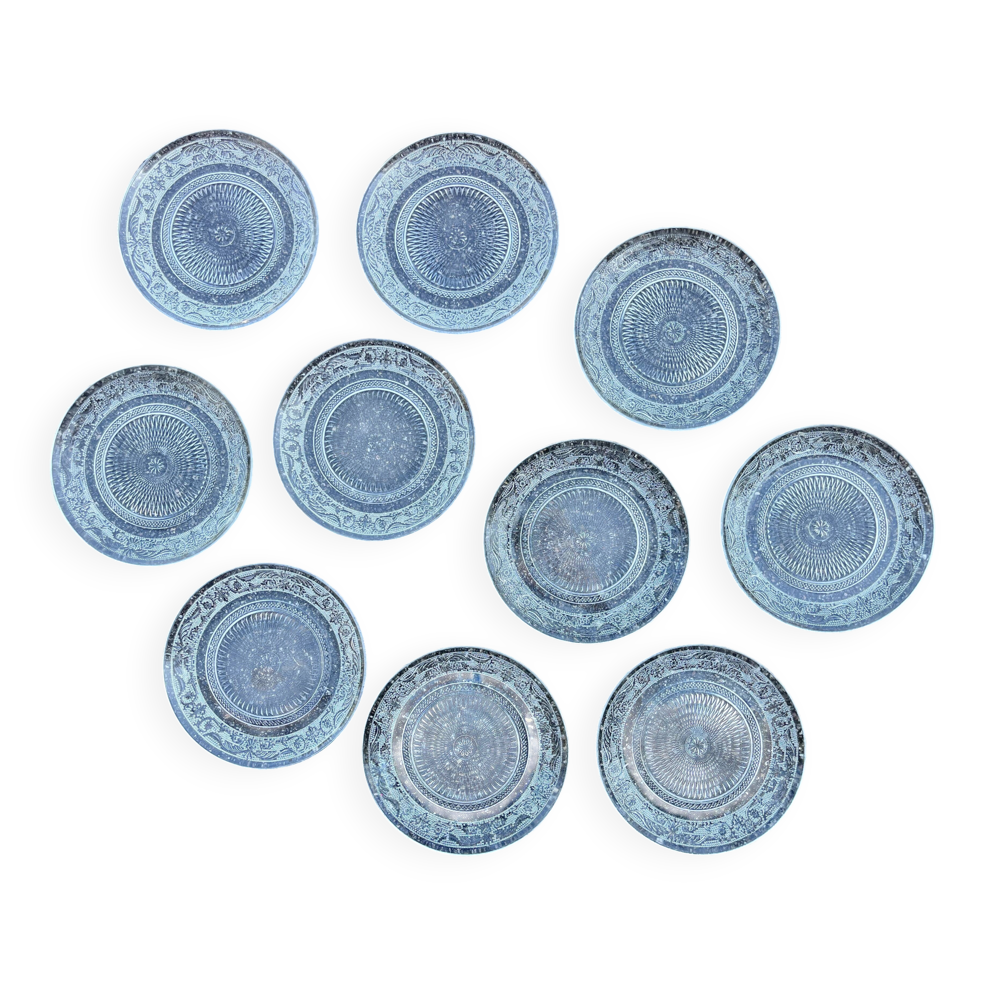 Lot de 10 assiettes vintage en verre moulé