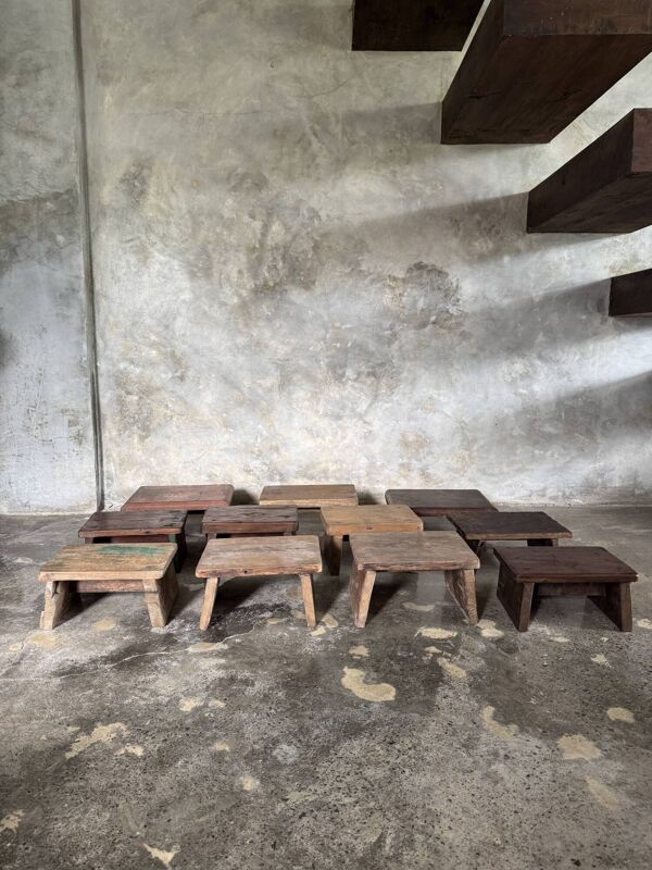 Tabouret d'appoint en teck ancien clair