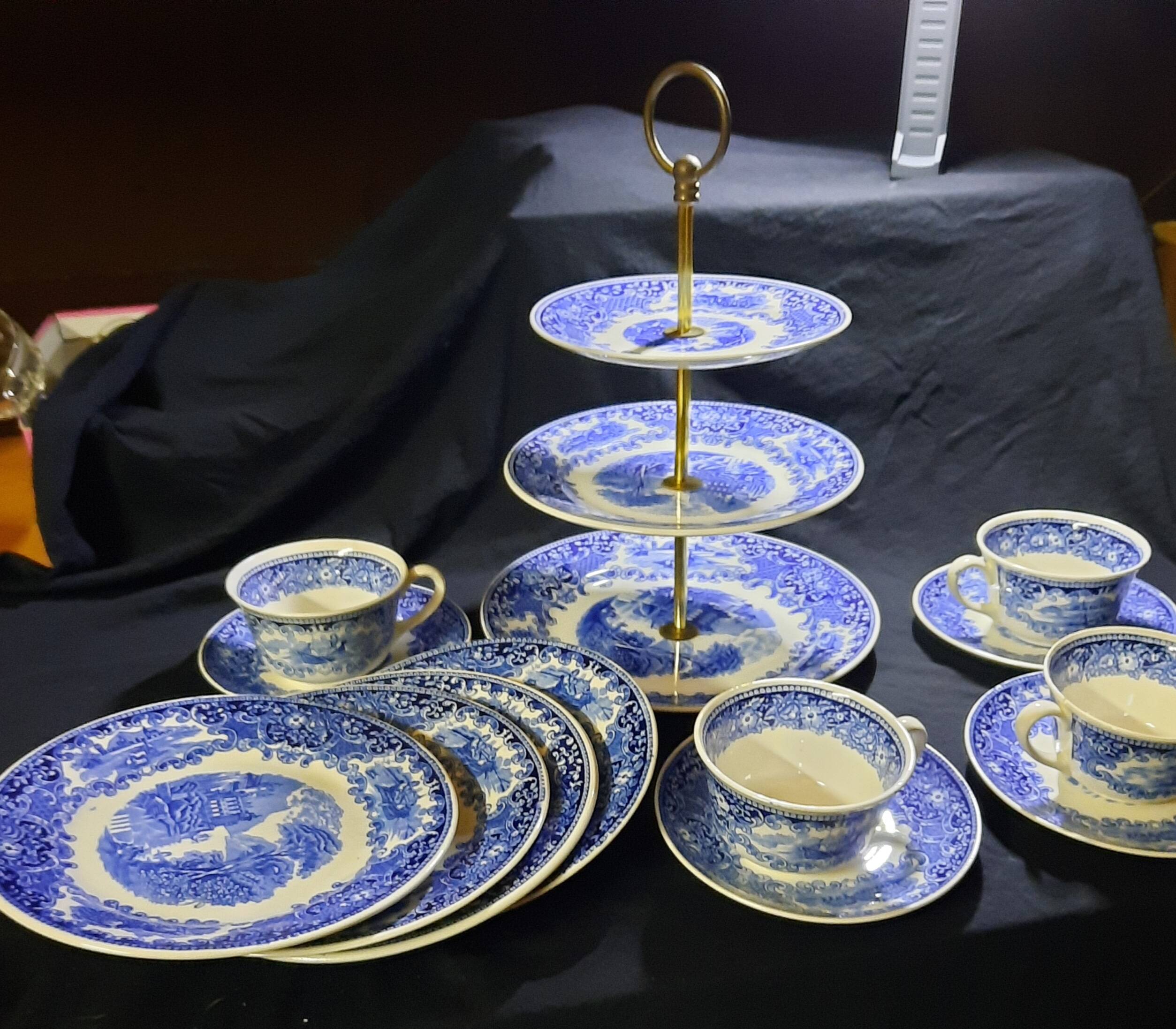 Dutch earthenware, Castillo model dessert service