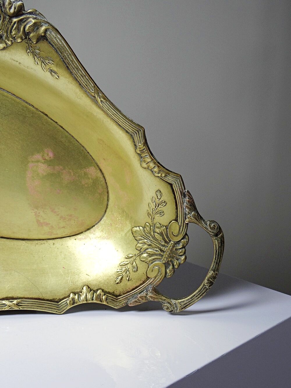 Large empty pocket bowl, antique rockwork, gilded metal, Louis XV style.