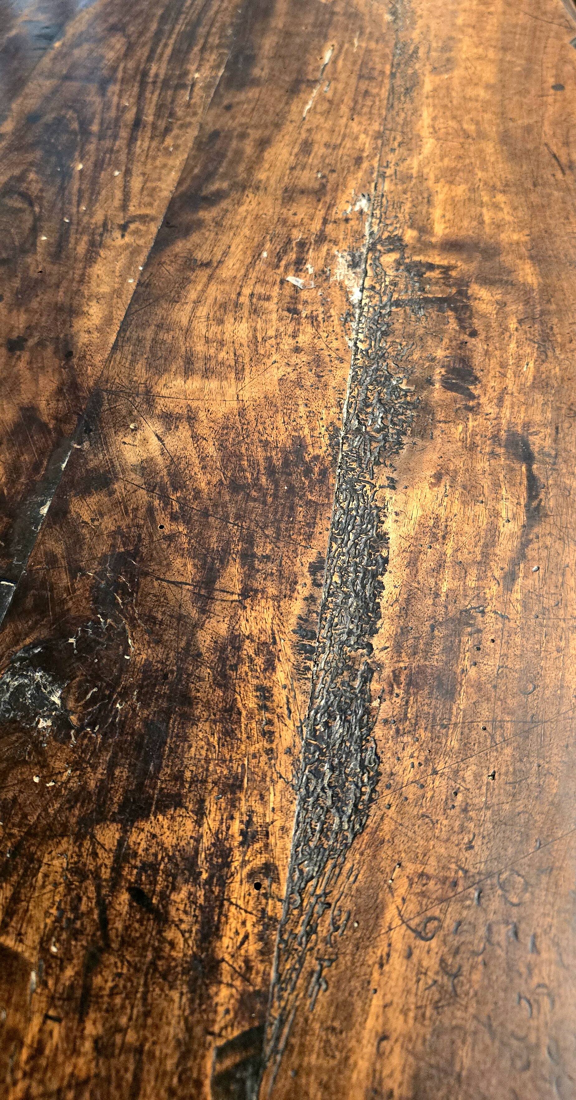 Crossbow chest of drawers in solid walnut, Louis XIV period – early 18th century