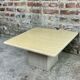 Table basse carrée vintage en travertin italie 1980