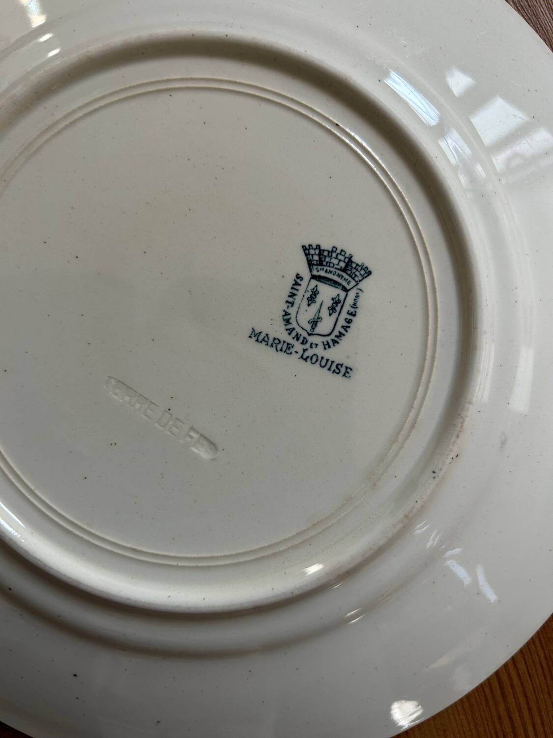 Series of 3 old flat plates “Terre de Fer”