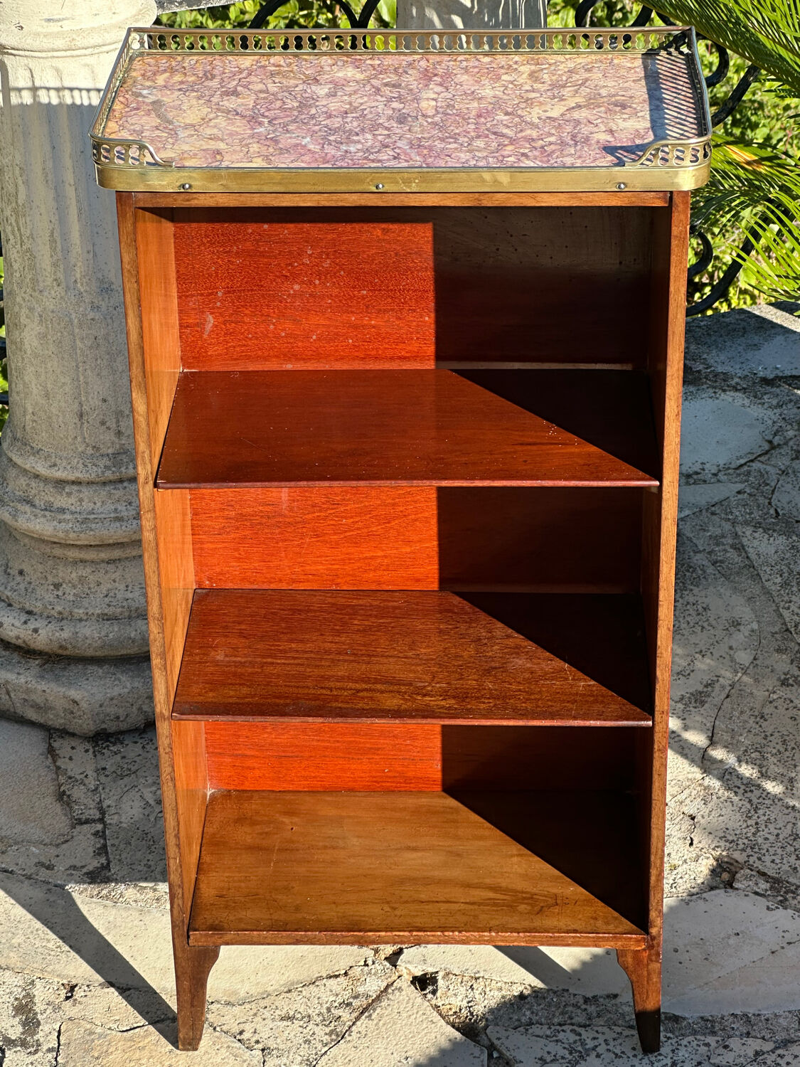 Small Louis XV style mahogany bibus.