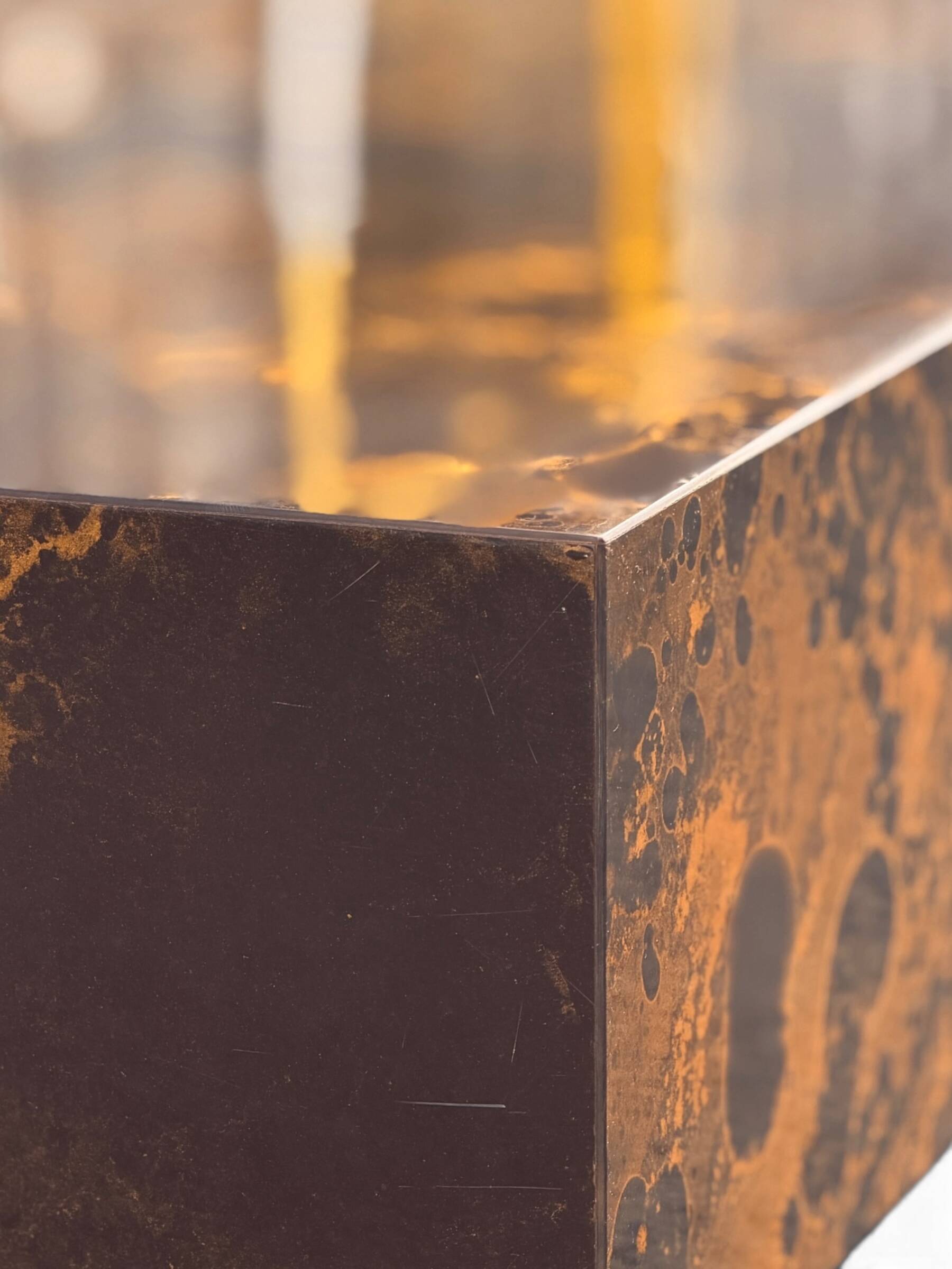 Table Basse Vintage Guy Lefèvre - Laque Écaille & Métal (Années 70)