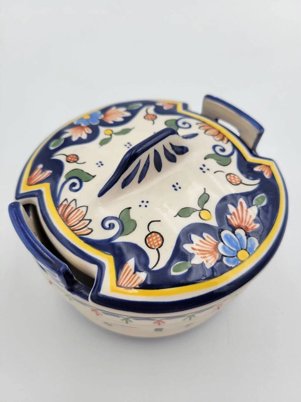 Pot avec couvercle en Porcelaine de Rouen