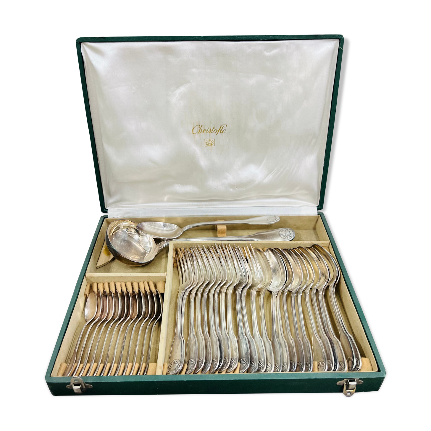 Silver metal housewife comprising 38 christofle pieces, model vendome coquille