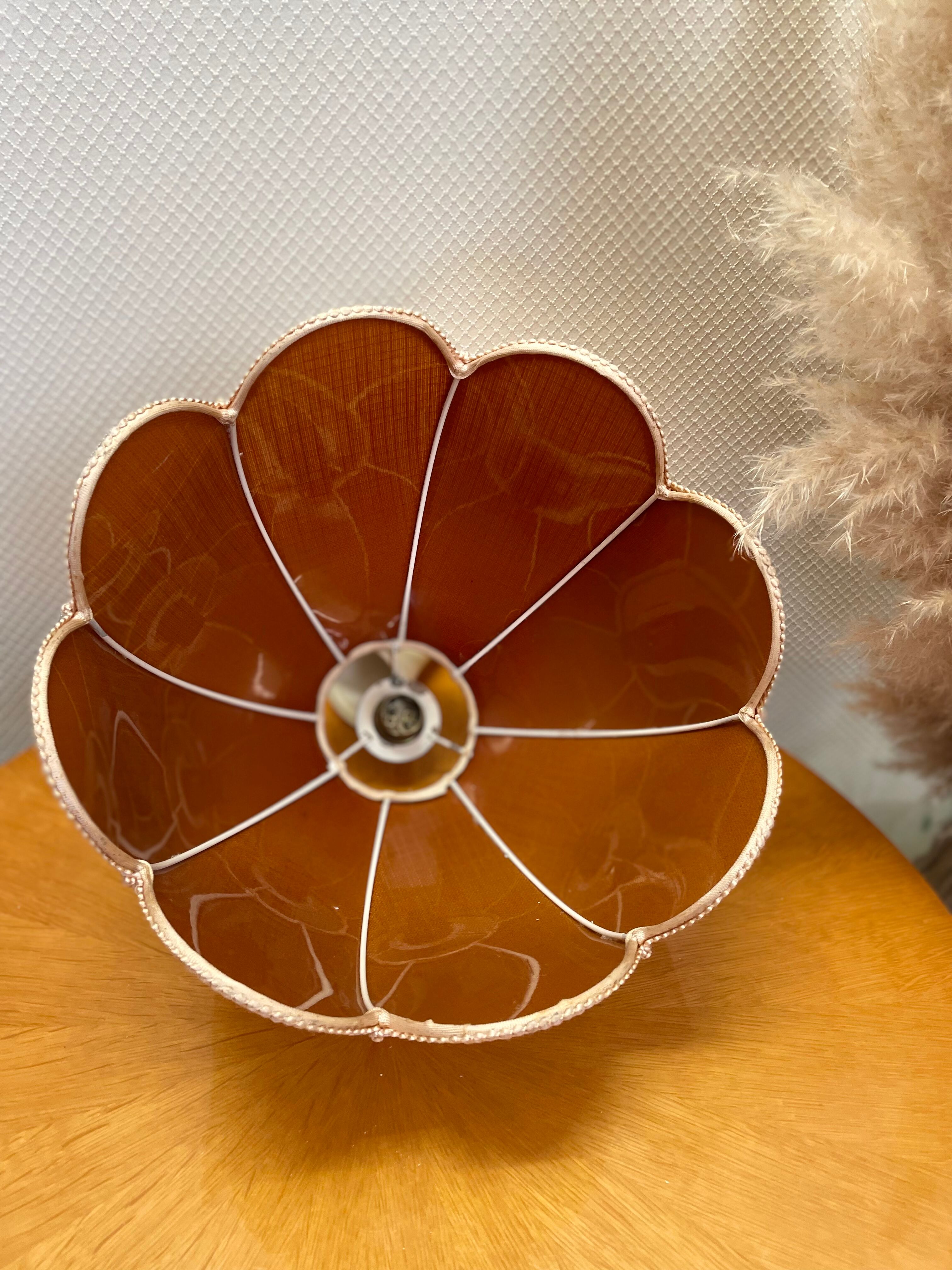 Vintage flower suspension