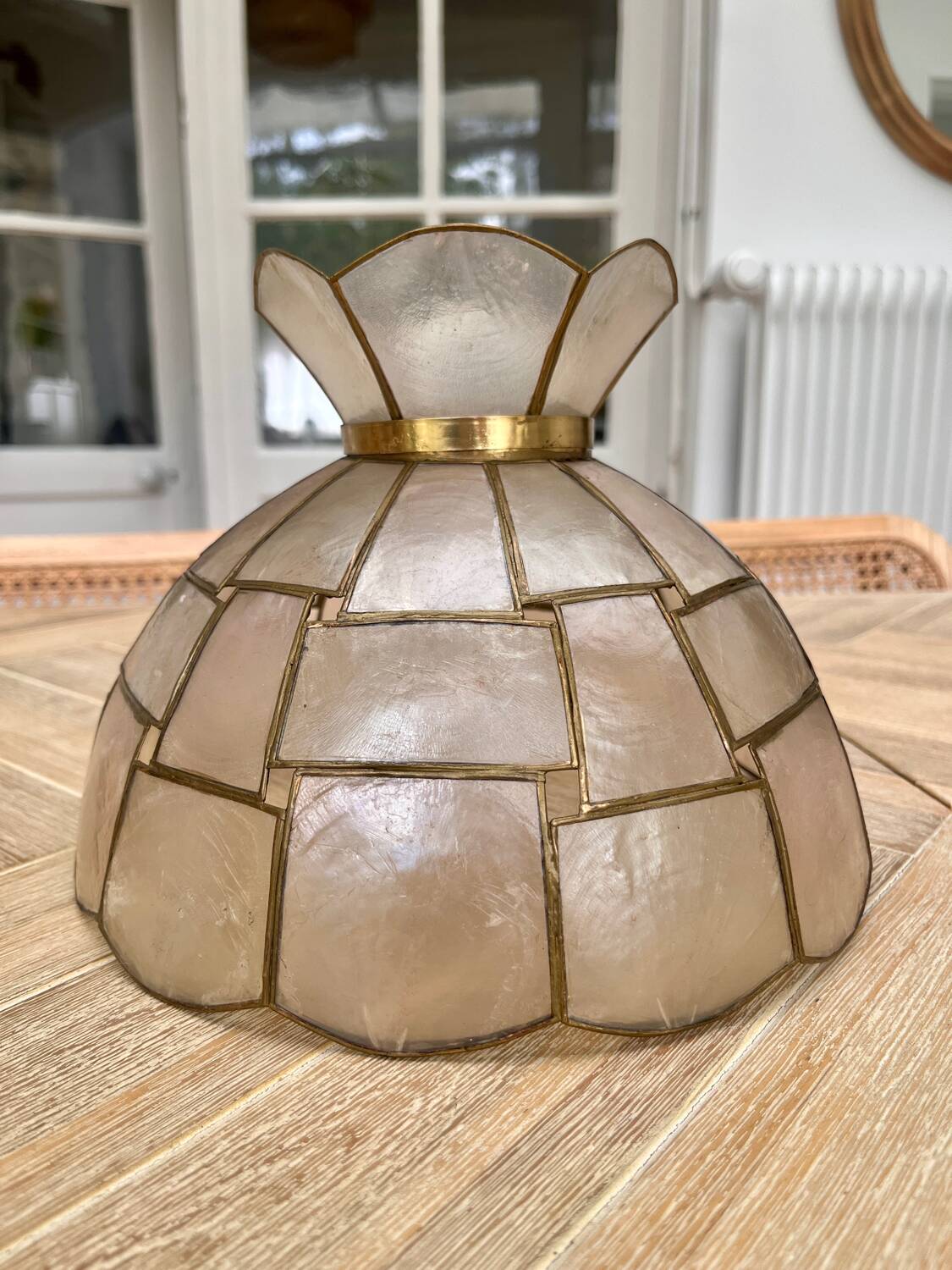 Mother-of-pearl pendant "Illusion"