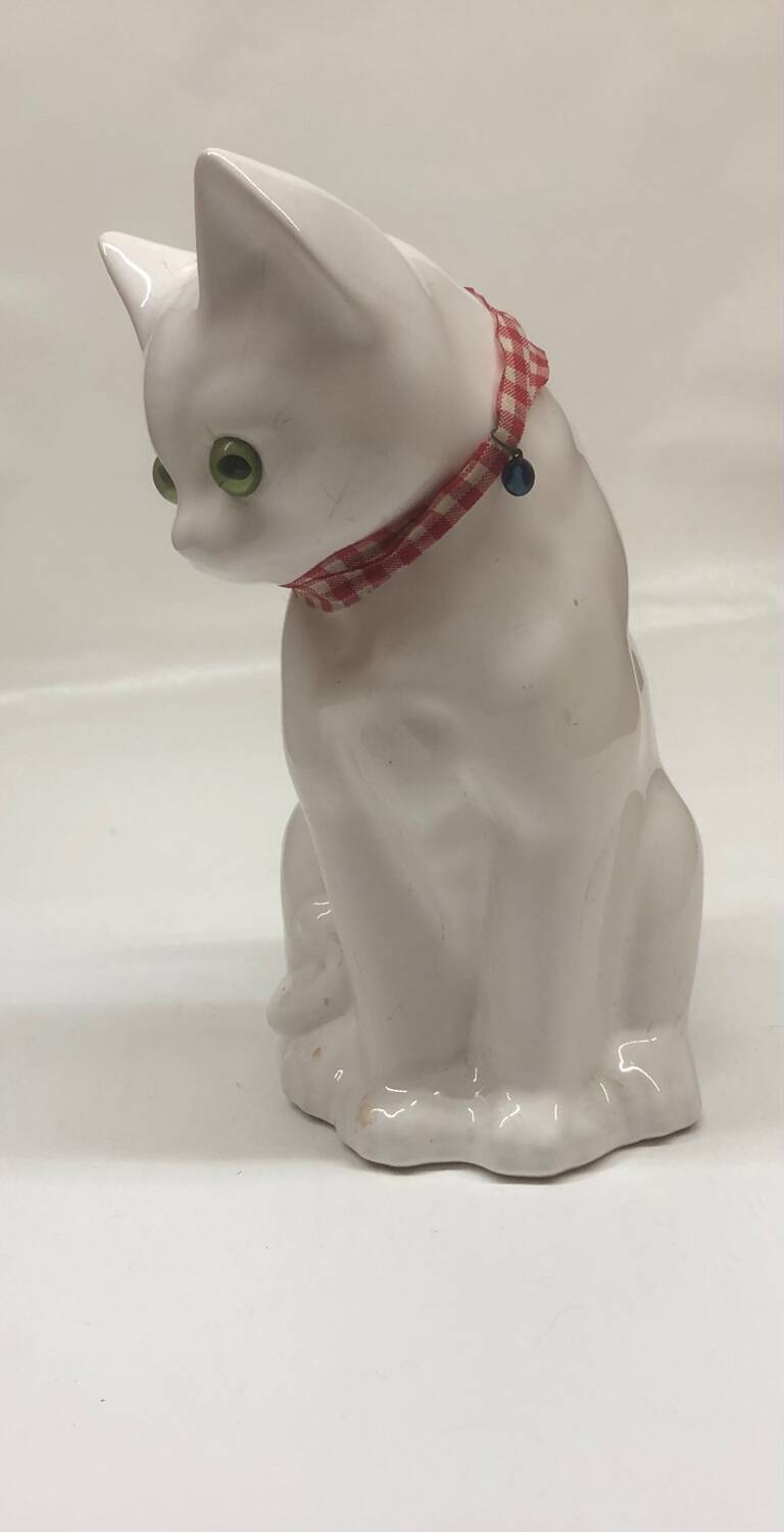 Delft Wit earthenware cat