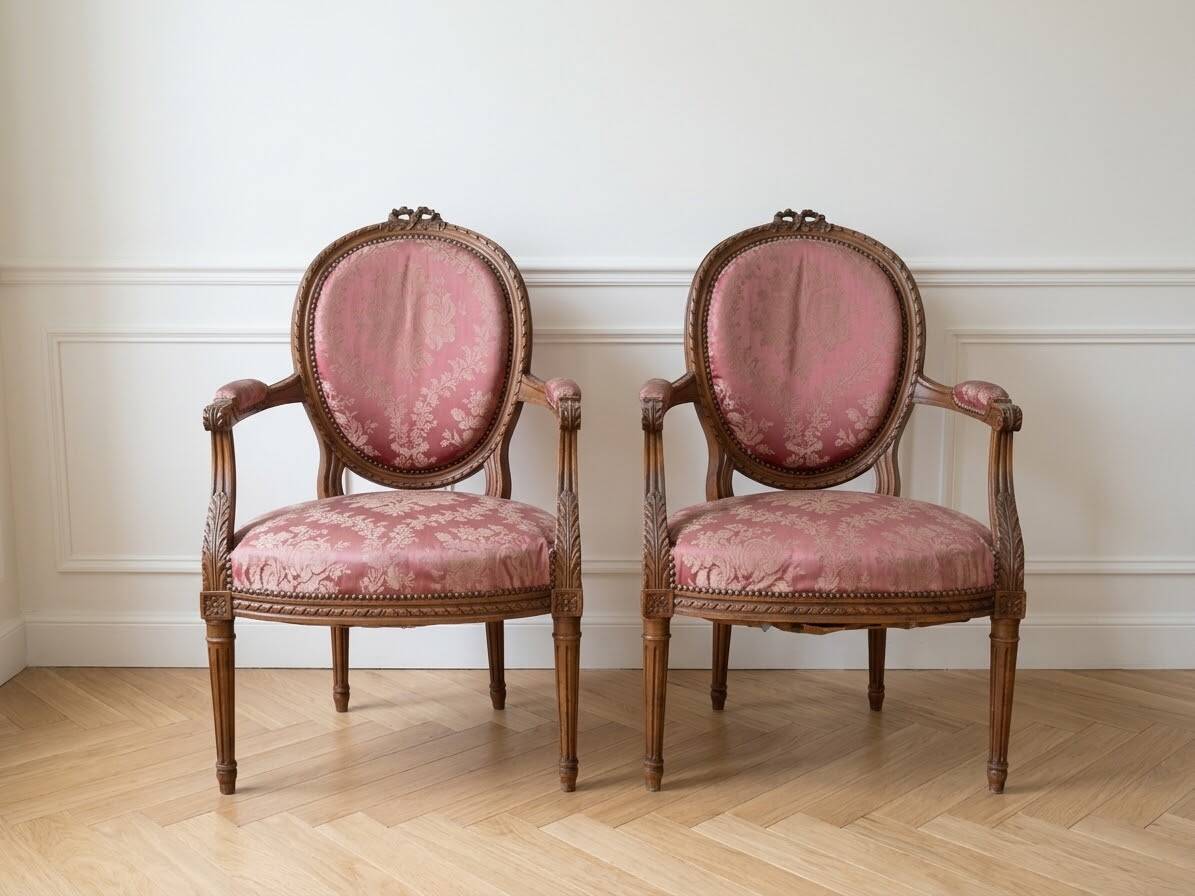 Pair of Louis XVI medallion armchairs in wood and pink fabric.
