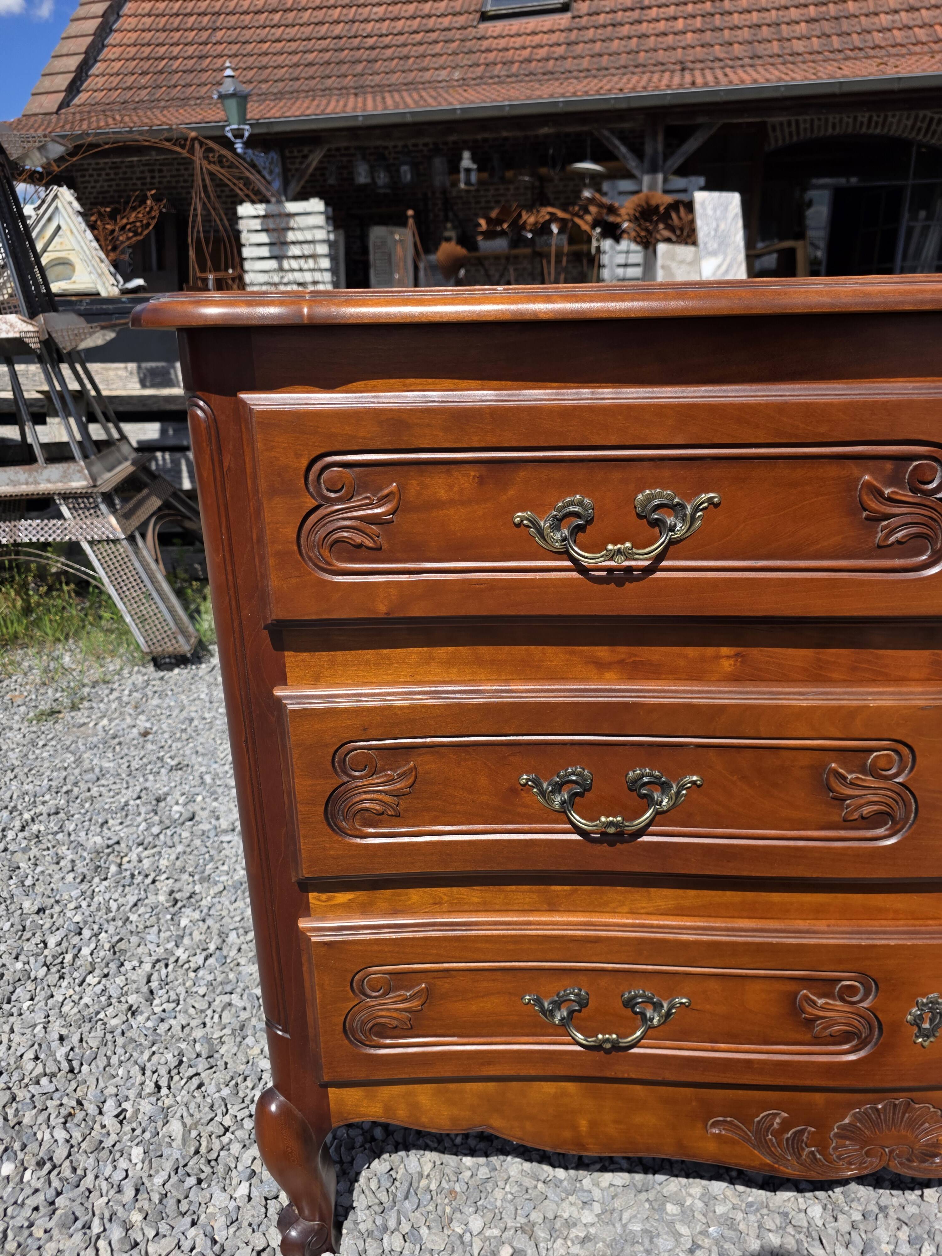 Curved commode in Louis XV style made of cherry wood.