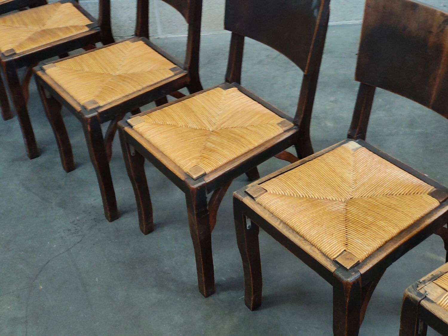 Suite of 6 chairs brutalist style straw and solid oak