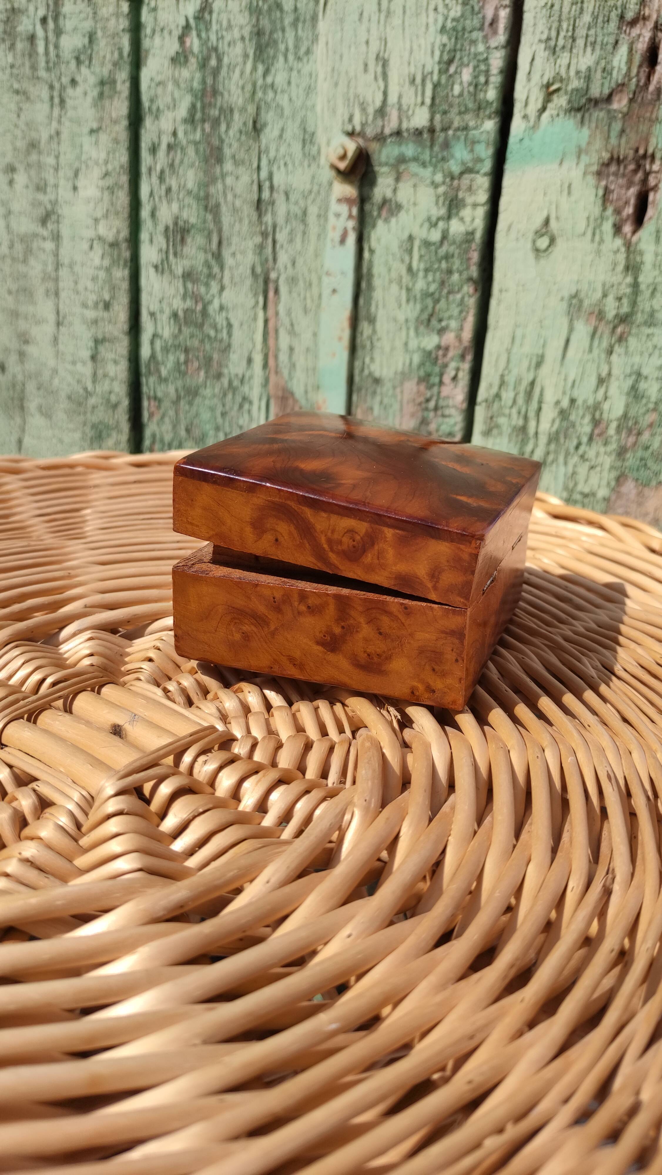 Old box in thuja magnifying glass Napoleon III style