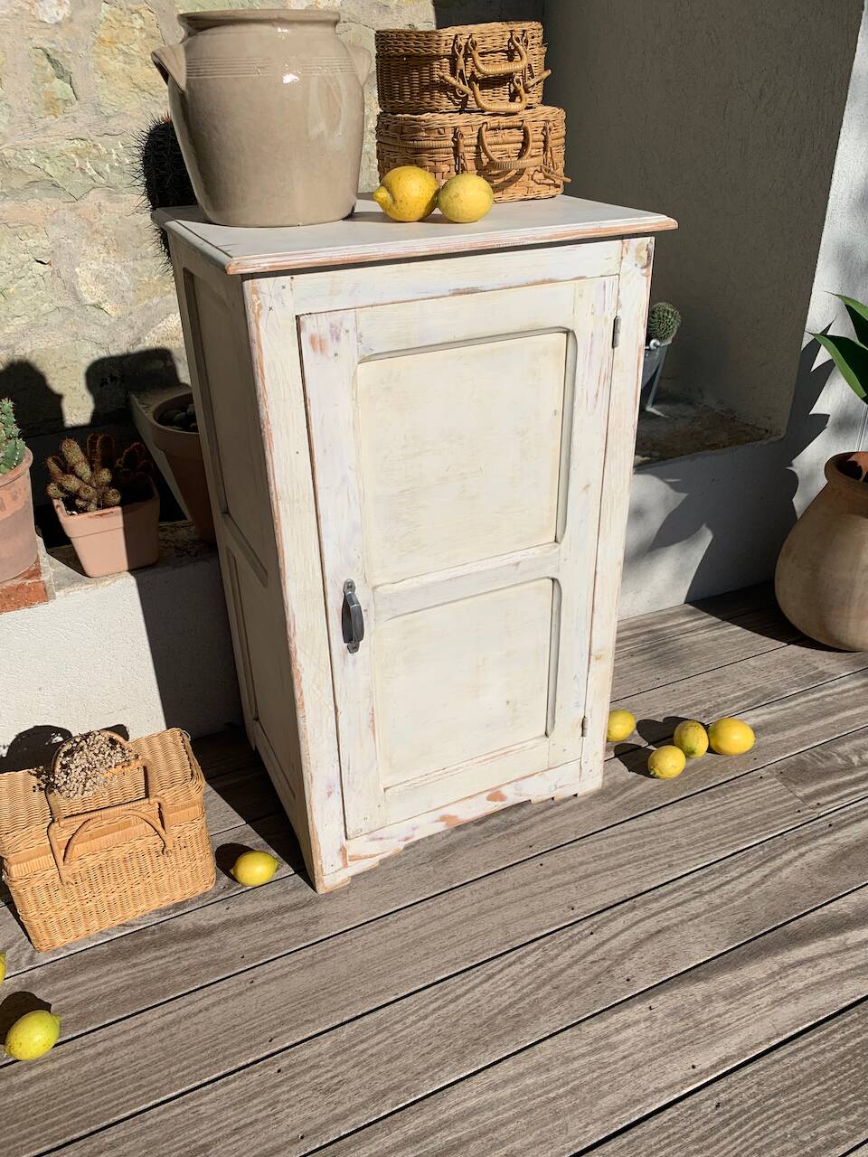 Petite armoire patinée