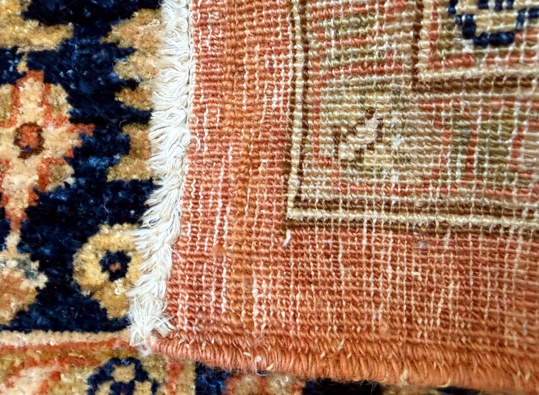 Hand-knotted Oriental rug in wool, 235 × 300 cm