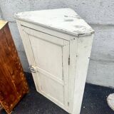 Encoignure ancienne en pin. Armoire d’angle