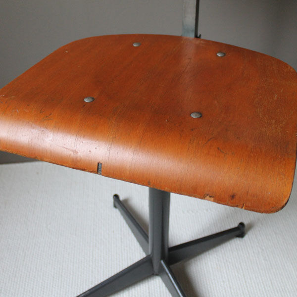 Chaise industrielle d'architecte vintage