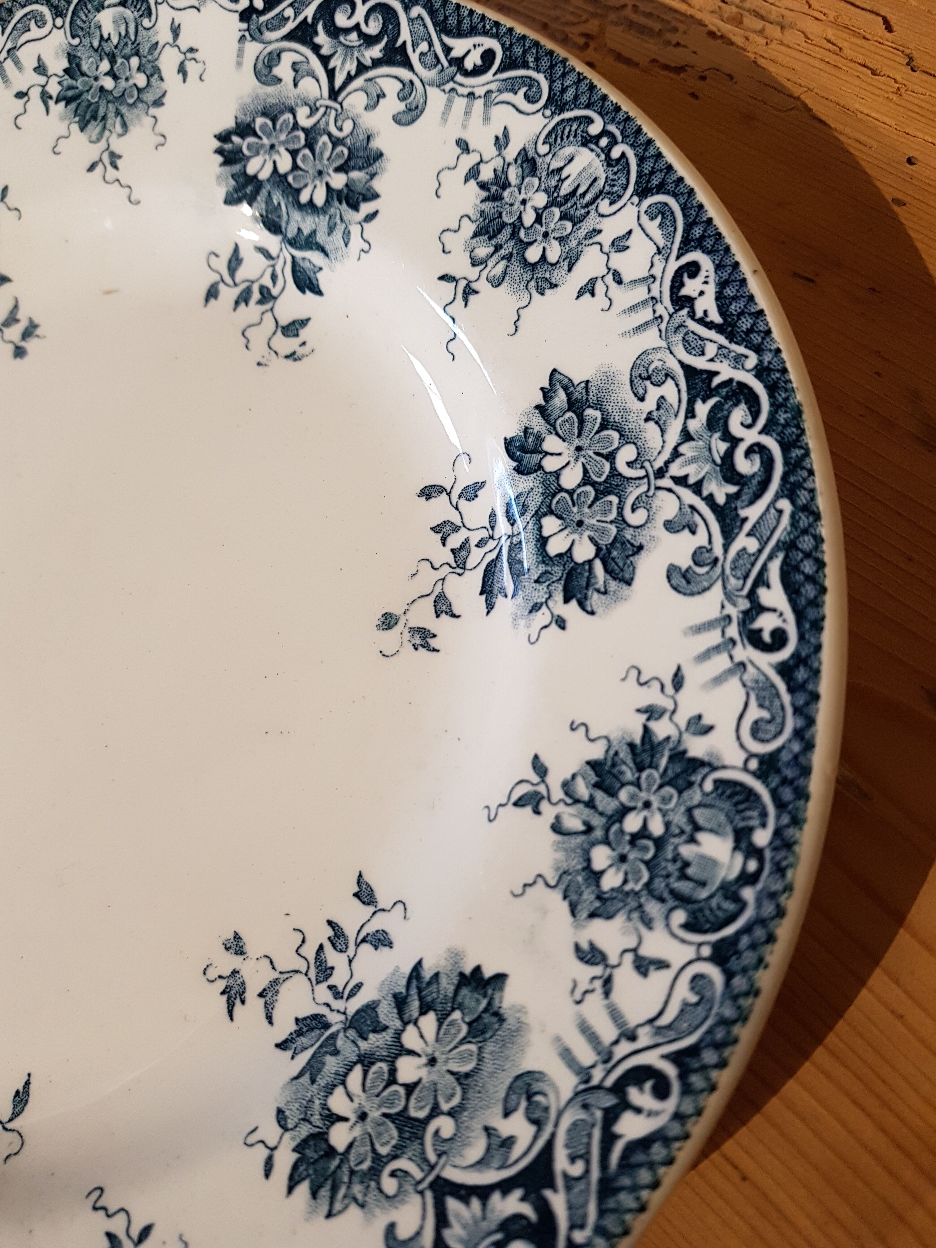 Lot of 6 plates