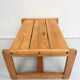 table basse en pin brutaliste