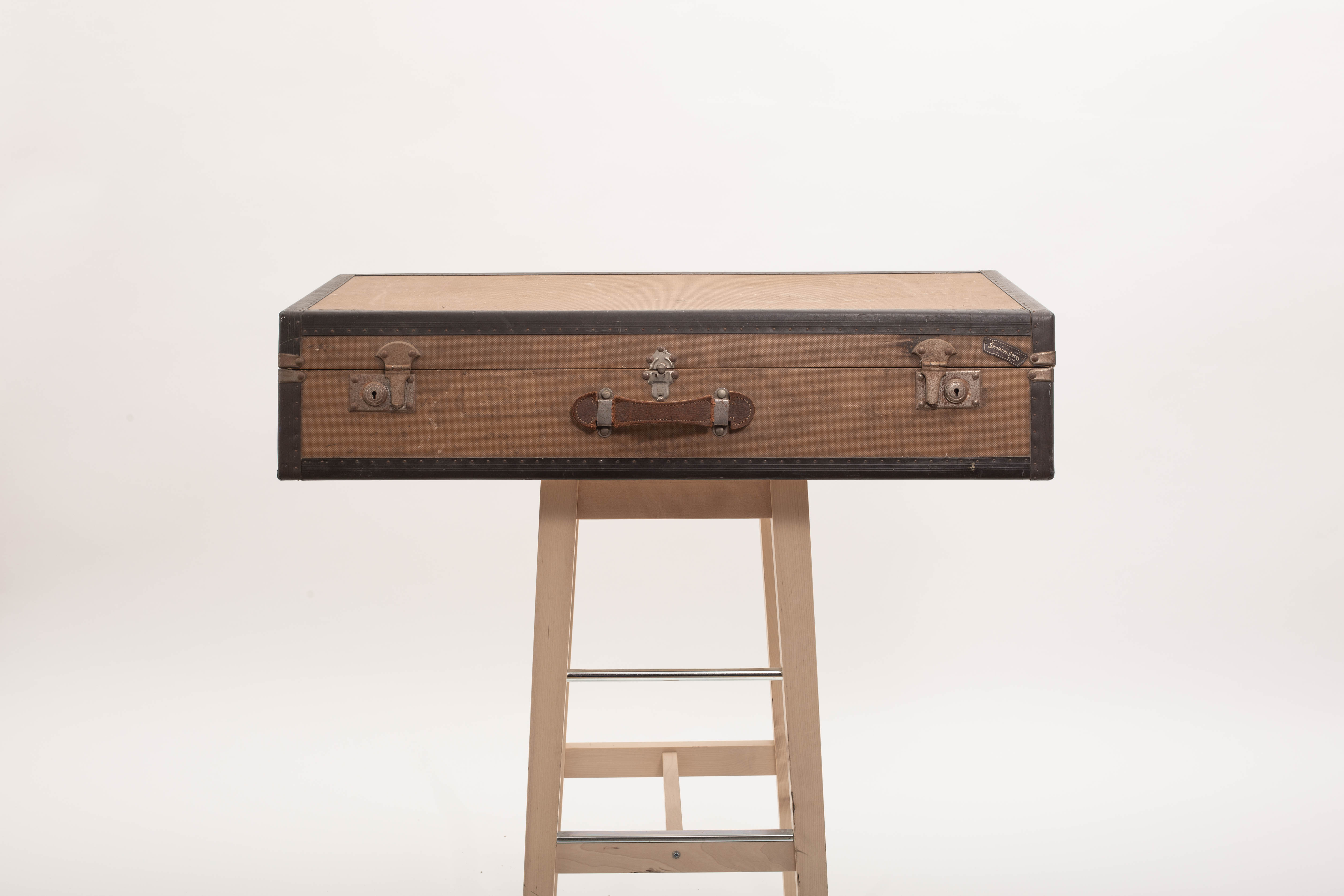 Pair of old rigid suitcases for cars