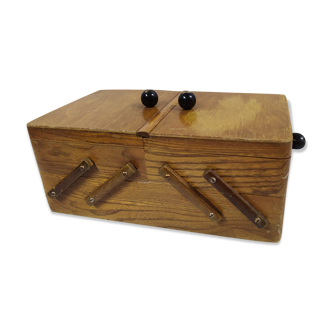 Sewing box worker