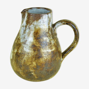 Kostanda, pitcher to speckled décor