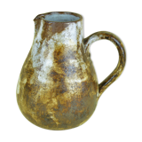 Kostanda, pitcher to speckled décor