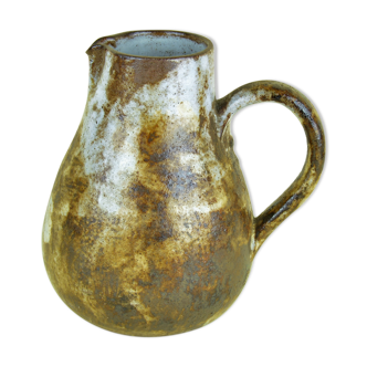 Kostanda, pitcher to speckled décor