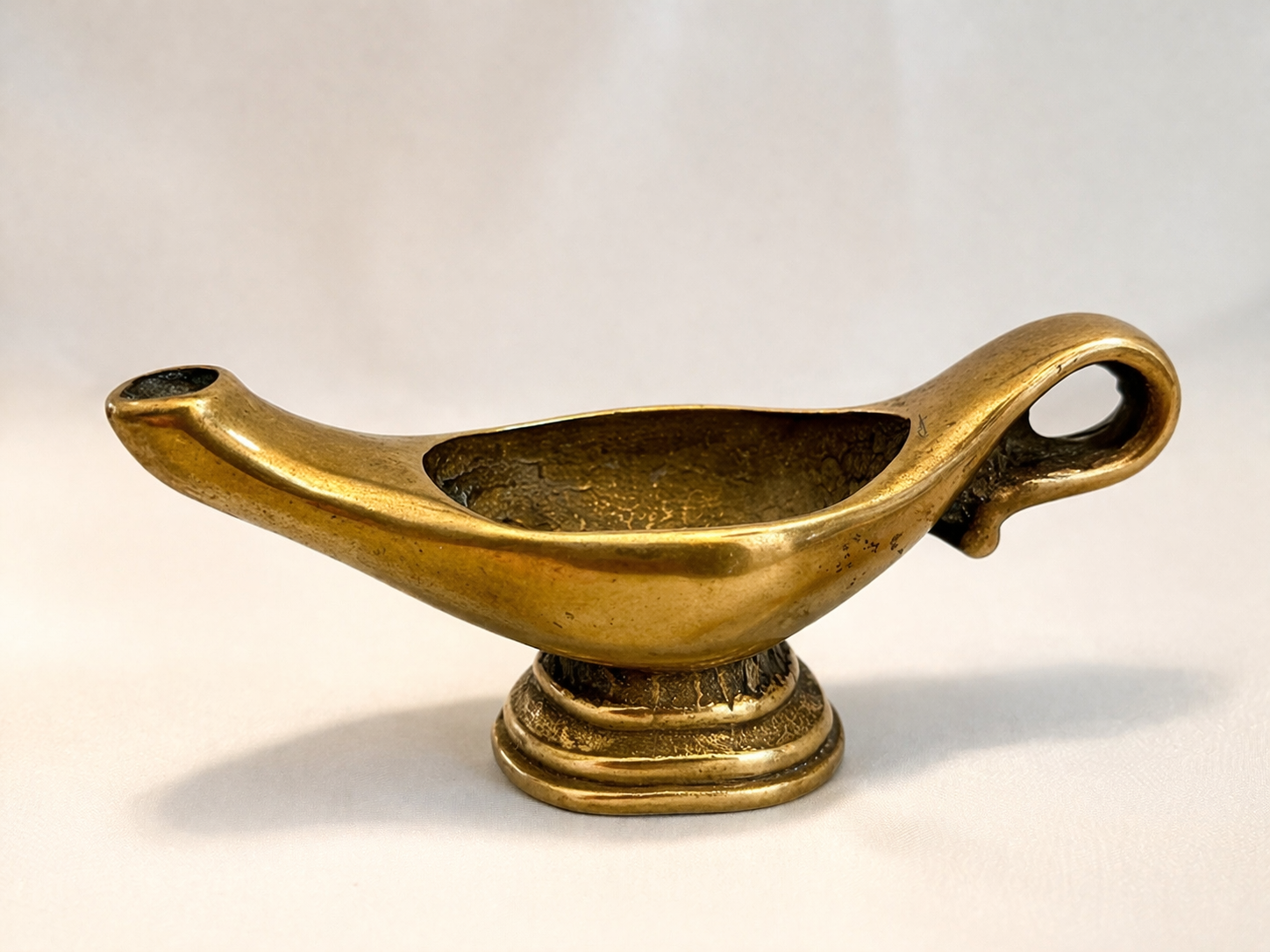 Brass catch-all / ashtray – vintage Aladdin lamp shape
