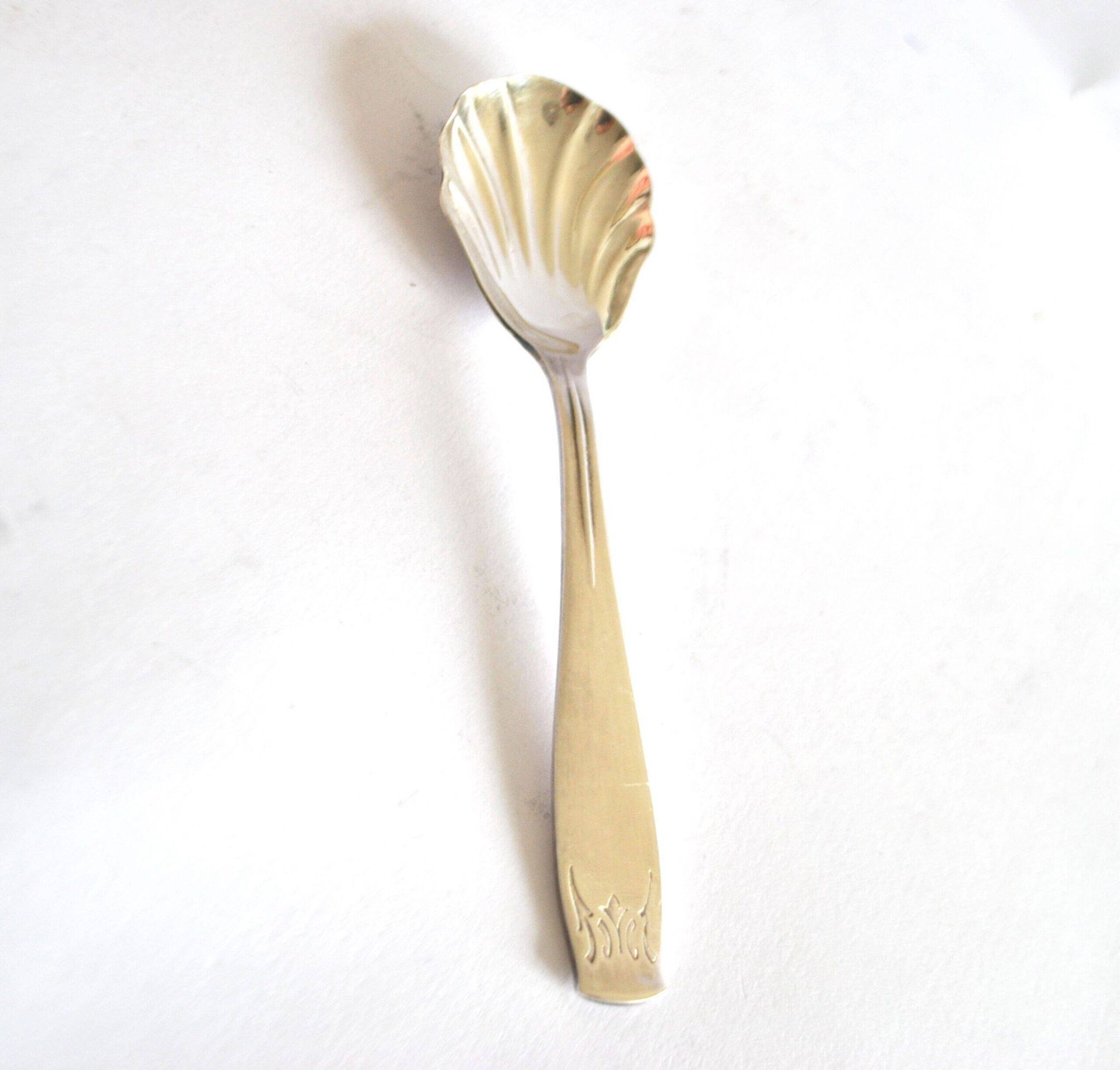 Cuillère à sucre vintage en métal argenté Gulden Alsace, décor coquille