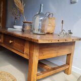 Vintage firm-minded coffee table