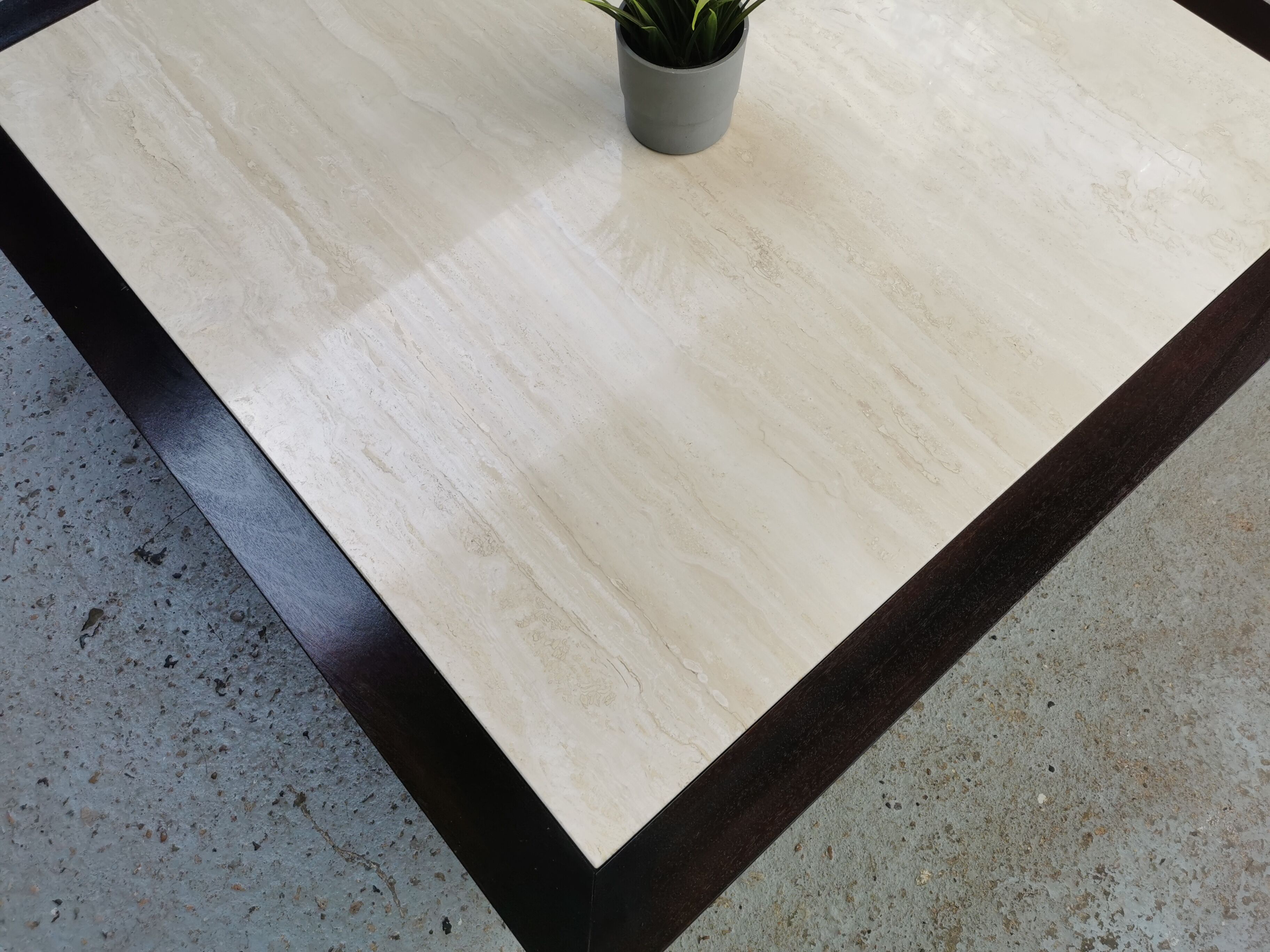 Table basse vintage travertin et bois design 1970