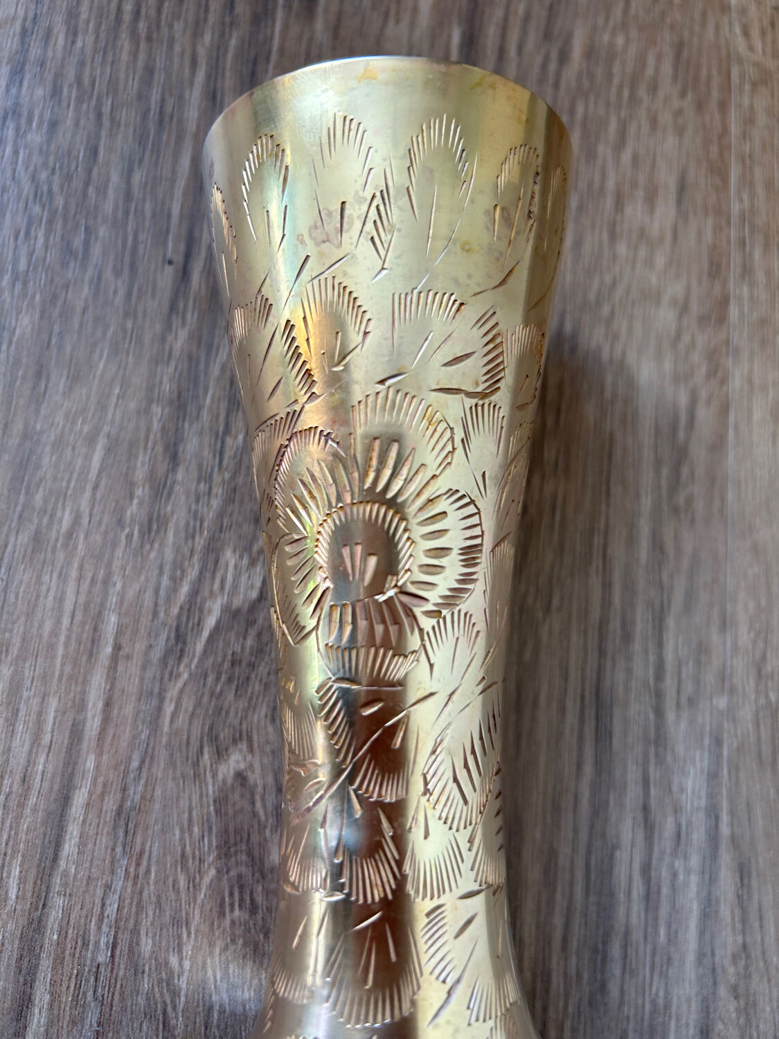 Vase en laiton doré gravé Indien