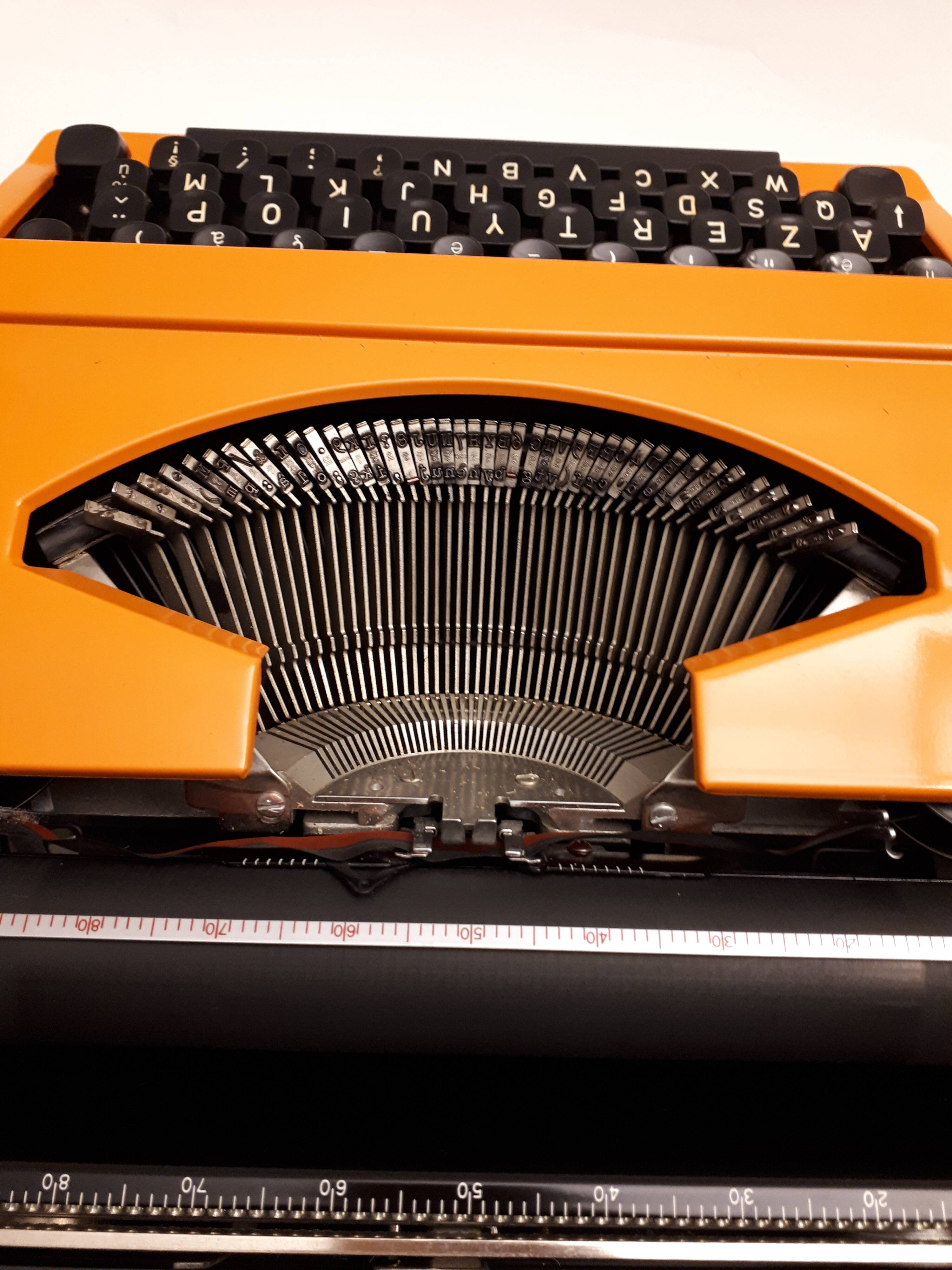 Vintage 70 orange Silver-Reed 100