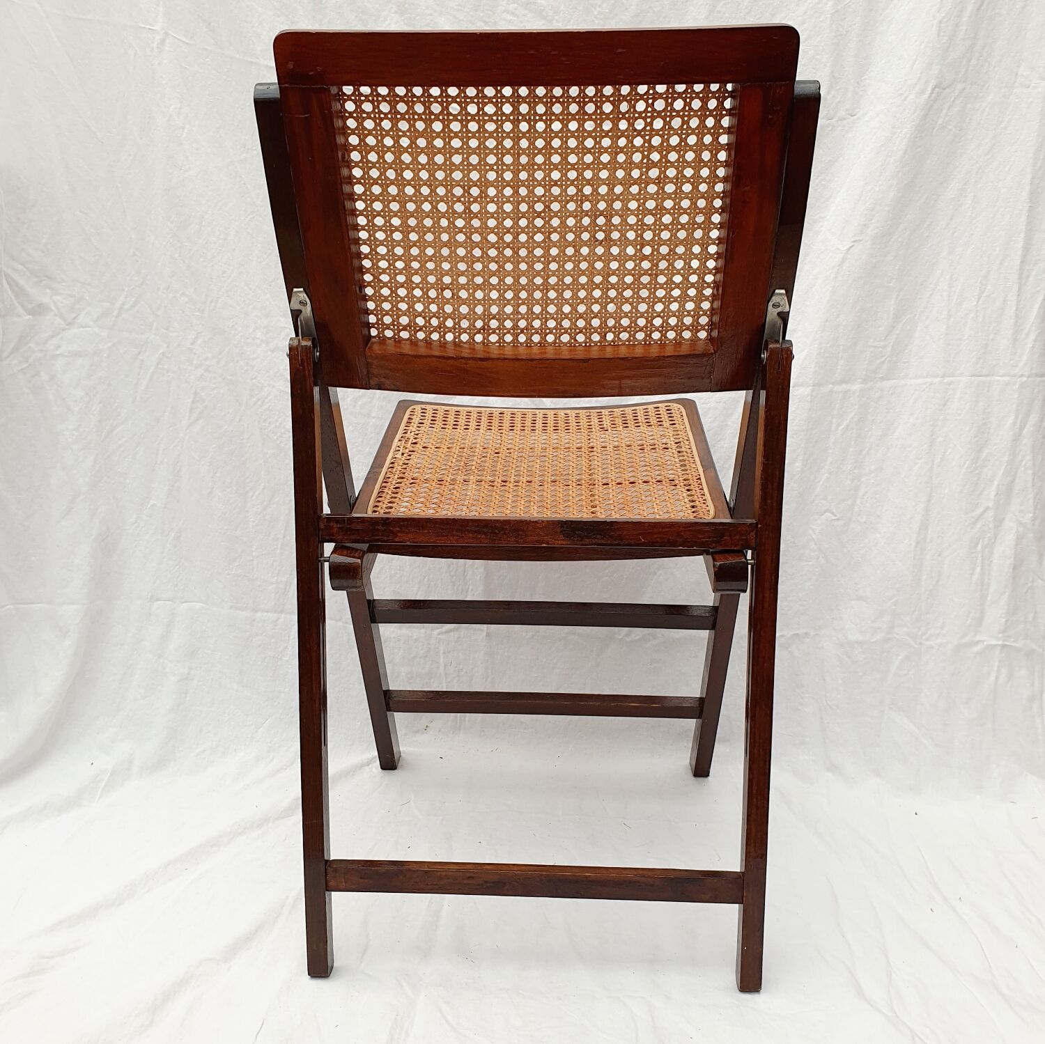 Chaise pliante cannée