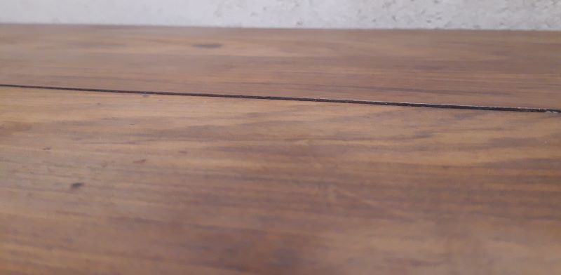 Minister's desk in walnut with drawers