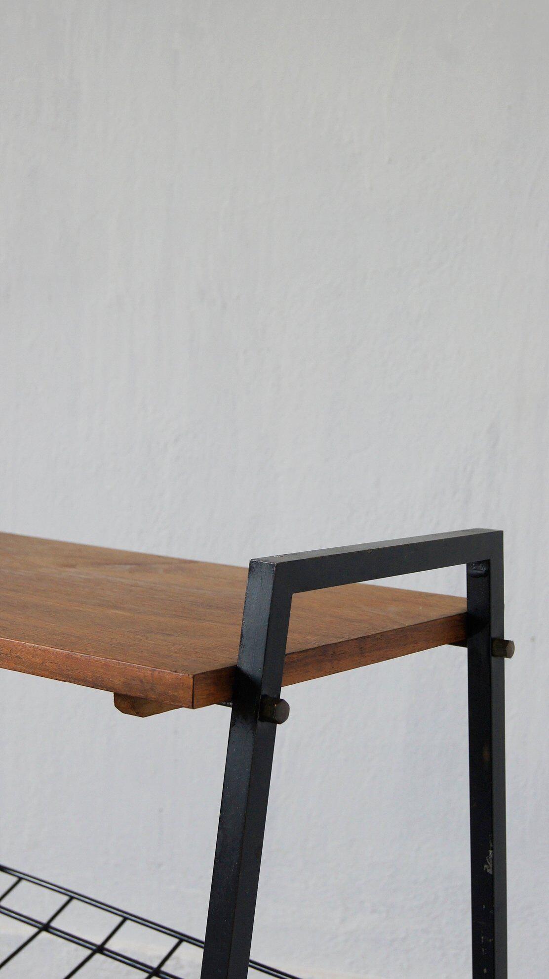 Desserte avec porte-magazines, années 1960