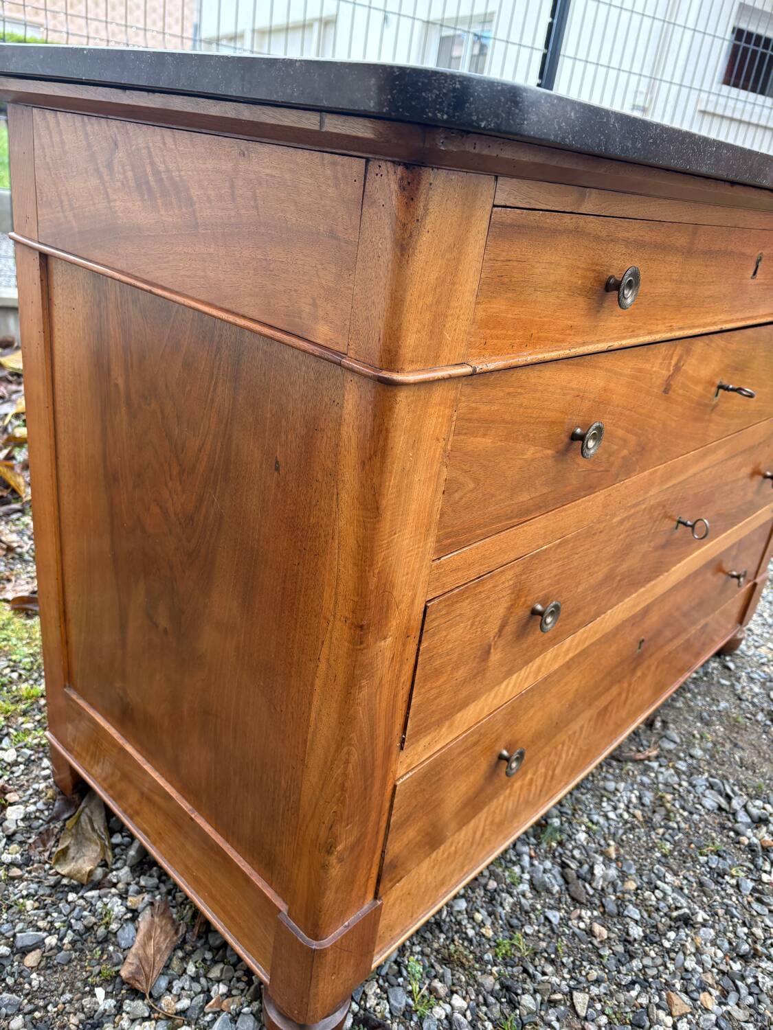Chest of drawers in walnut, black marble, 19th century
