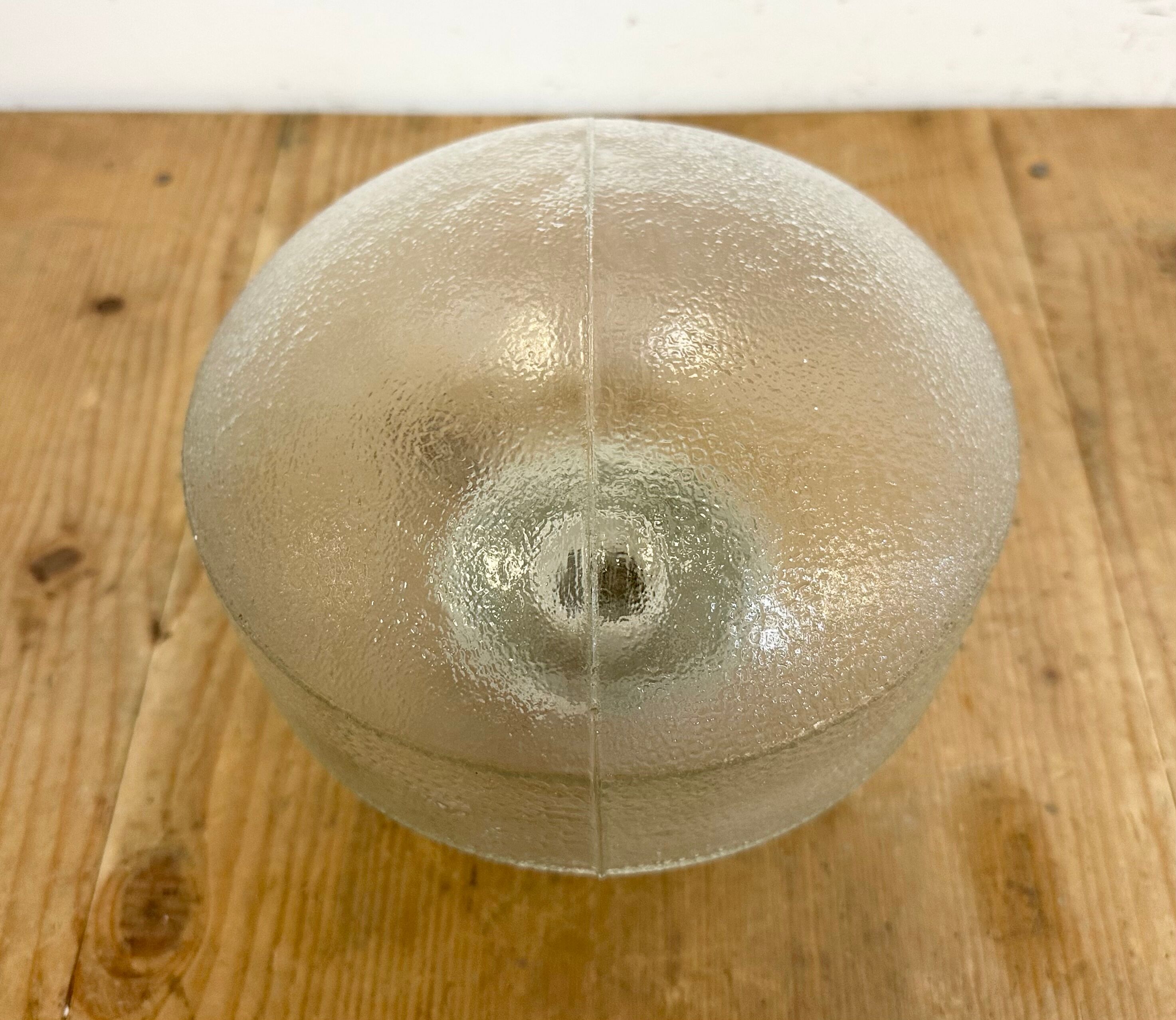Plafonnier vintage en porcelaine blanche avec verre dépoli, années 1970