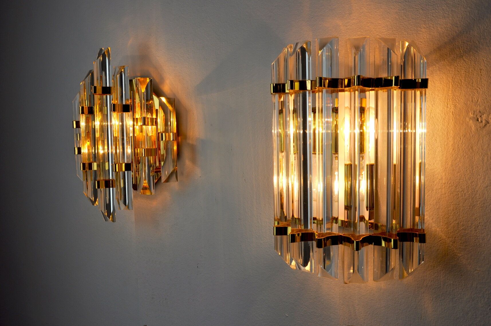Duo of venini wall lamps, Murano, cut glass, Italy, 1970