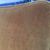 Gold velvet pouf with fringes